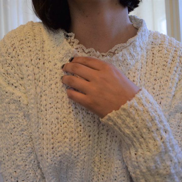Cottagecore Sweater with Lace-Detailing - Picture 3 of 6